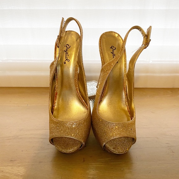 Qupid Gold Stiletto 👠 - Picture 2 of 6